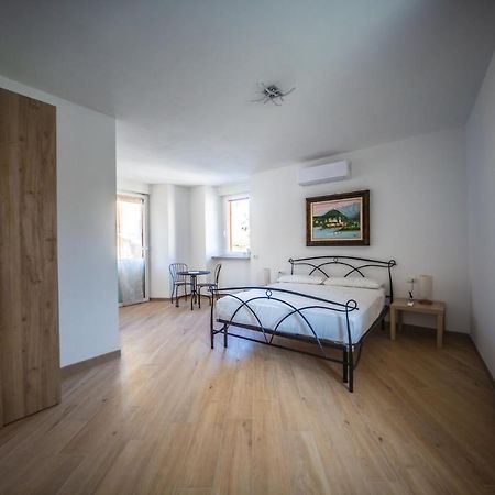 Around Lago Maggiore Rooms Reno Di Leggiuno Extérieur photo