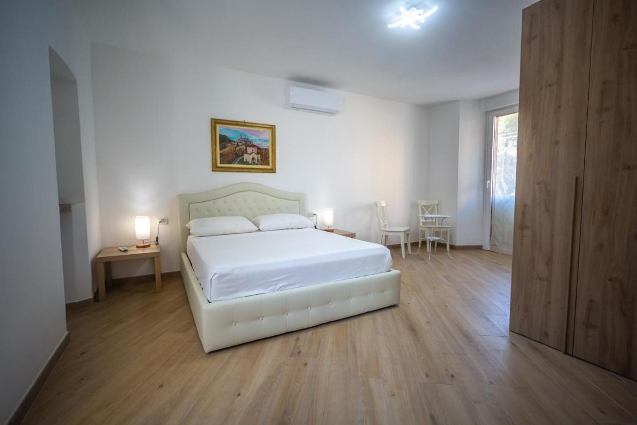 Around Lago Maggiore Rooms Reno Di Leggiuno Extérieur photo