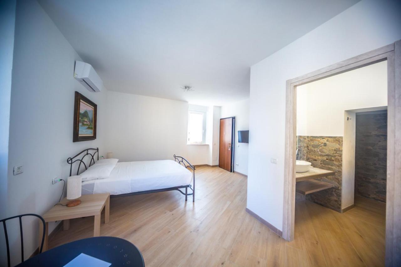 Around Lago Maggiore Rooms Reno Di Leggiuno Extérieur photo
