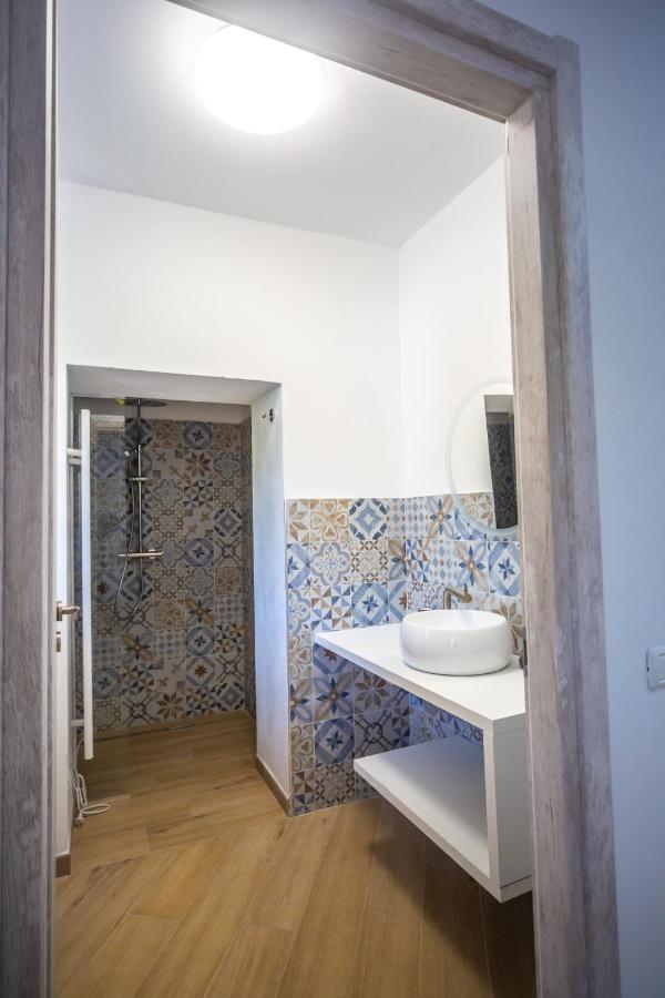 Around Lago Maggiore Rooms Reno Di Leggiuno Extérieur photo