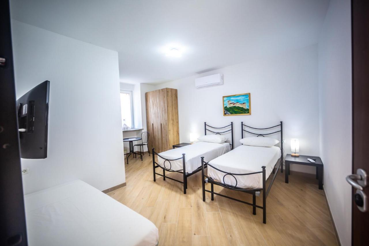 Around Lago Maggiore Rooms Reno Di Leggiuno Extérieur photo