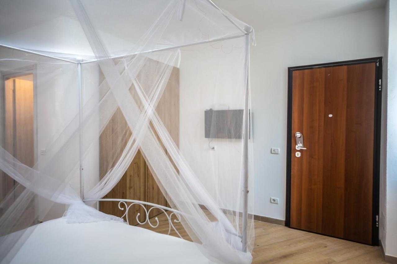 Around Lago Maggiore Rooms Reno Di Leggiuno Extérieur photo